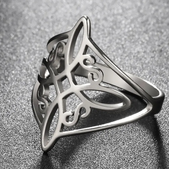FREE if bundled with Tarot cards! Stainless Steel Ring With Celtic Knot - Picture 1 of 5
